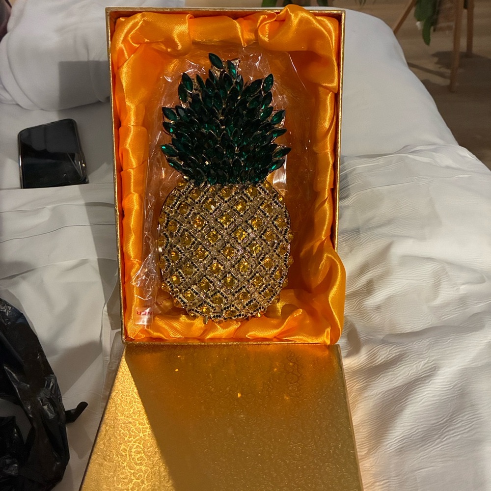 Rae of Light Crystal icon clutch